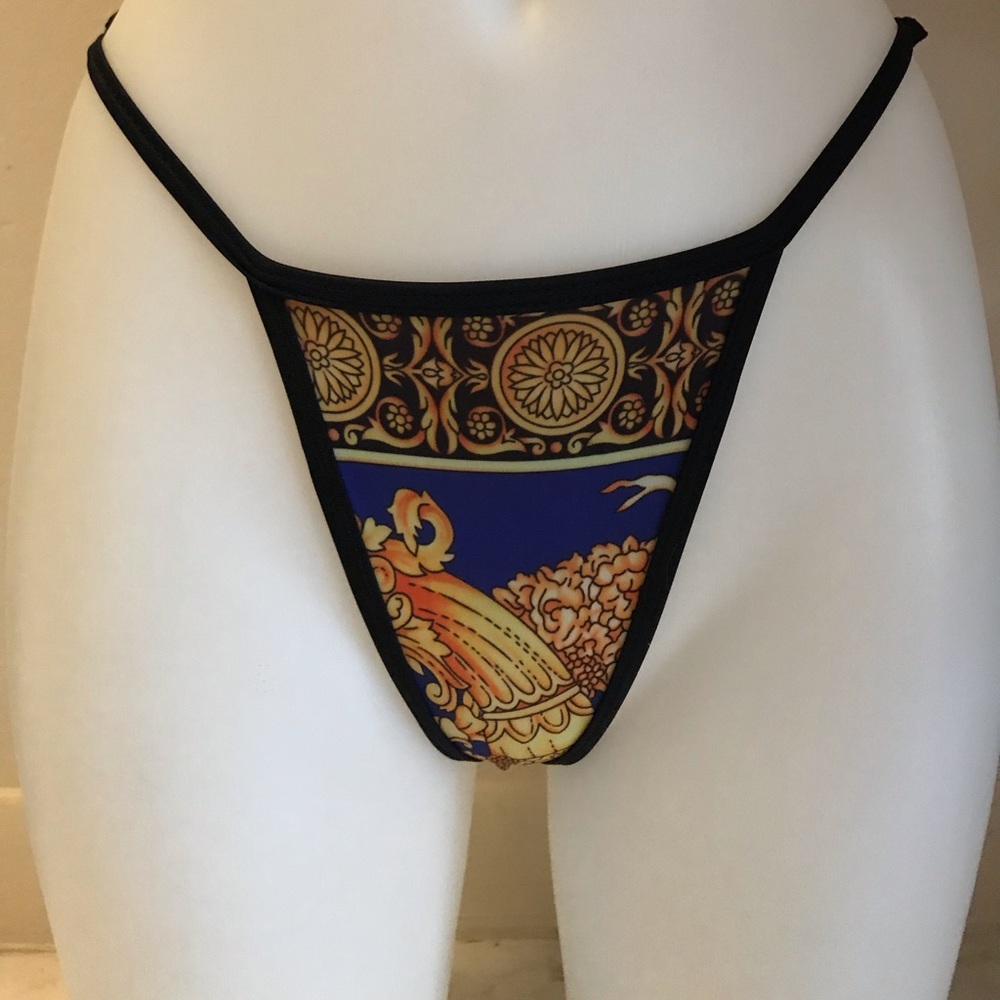 Bikini - Picture 3 of 7